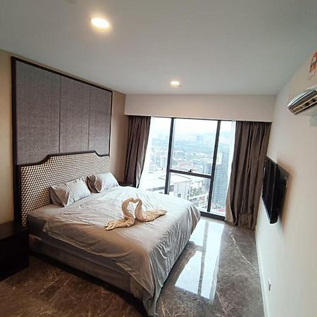 Platinum Suite 2 New Kl Cbd New Luxury Condo With Best Infinity View To Klcc Twin Towers Pool Kuala Lumpur Exterior photo